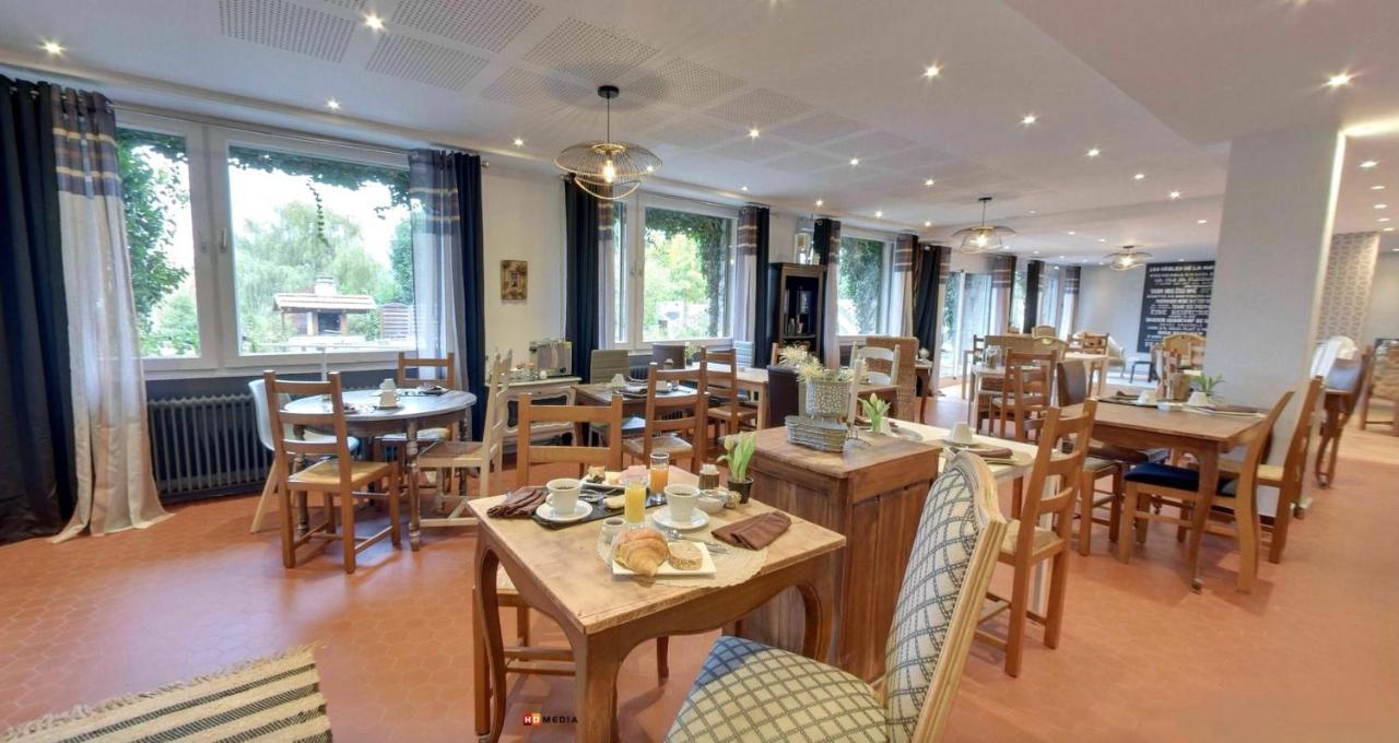 Logis Hotel Maison Carree Restaurant O Carre Dart Méréville 외부 사진