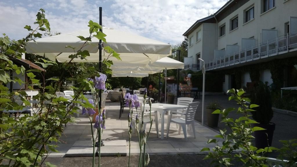 Logis Hotel Maison Carree Restaurant O Carre Dart Méréville 외부 사진