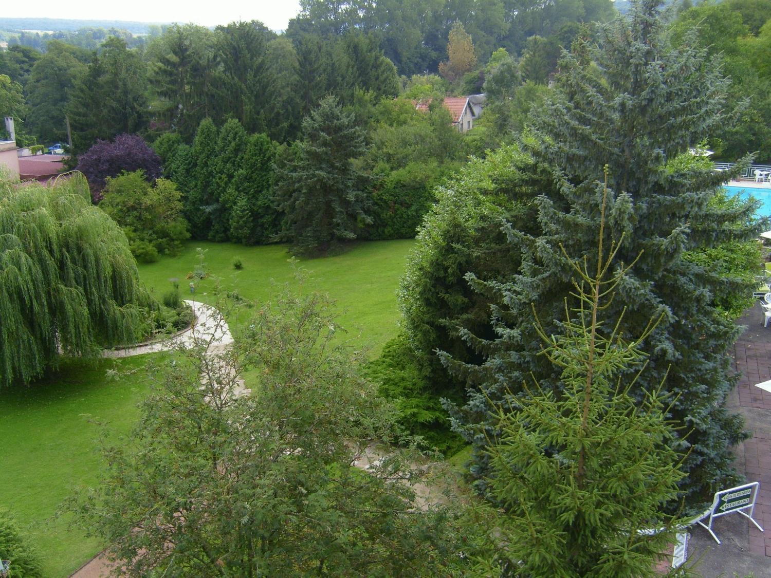 Logis Hotel Maison Carree Restaurant O Carre Dart Méréville 외부 사진