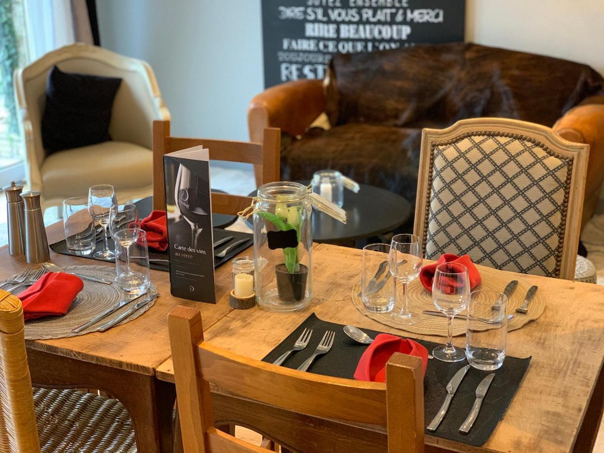 Logis Hotel Maison Carree Restaurant O Carre Dart Méréville 외부 사진