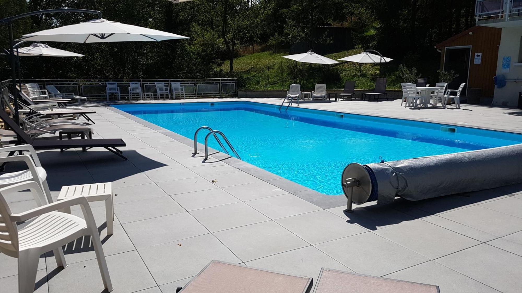 Logis Hotel Maison Carree Restaurant O Carre Dart Méréville 외부 사진