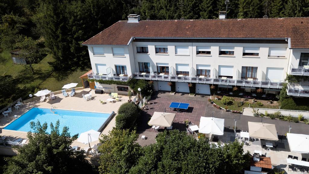 Logis Hotel Maison Carree Restaurant O Carre Dart Méréville 외부 사진