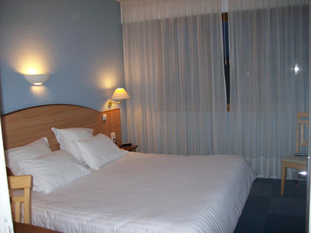 Logis Hotel Maison Carree Restaurant O Carre Dart Méréville 외부 사진