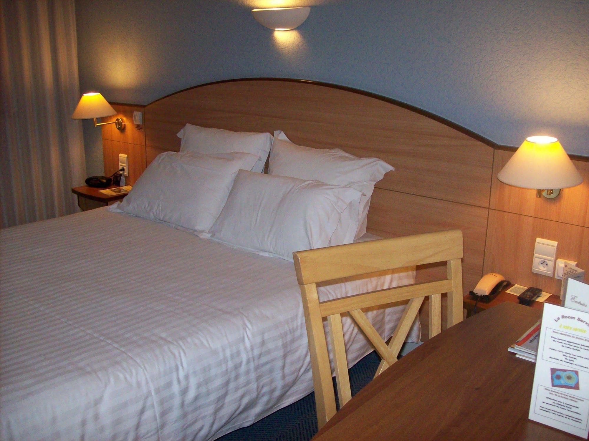 Logis Hotel Maison Carree Restaurant O Carre Dart Méréville 외부 사진