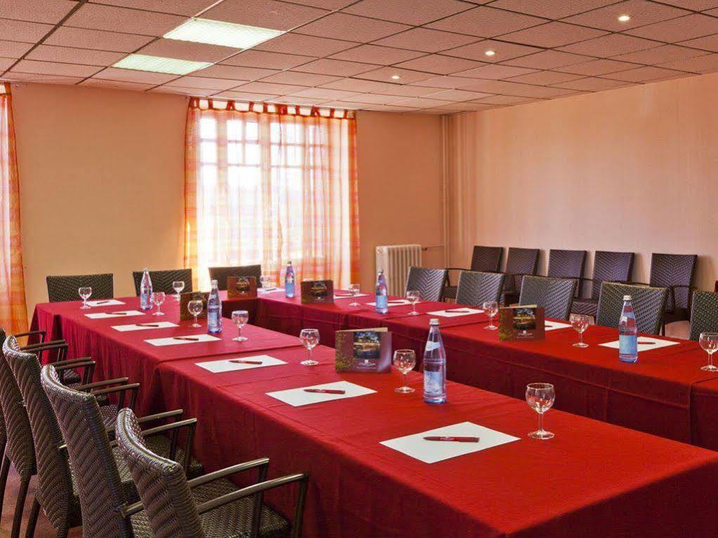Logis Hotel Maison Carree Restaurant O Carre Dart Méréville 외부 사진