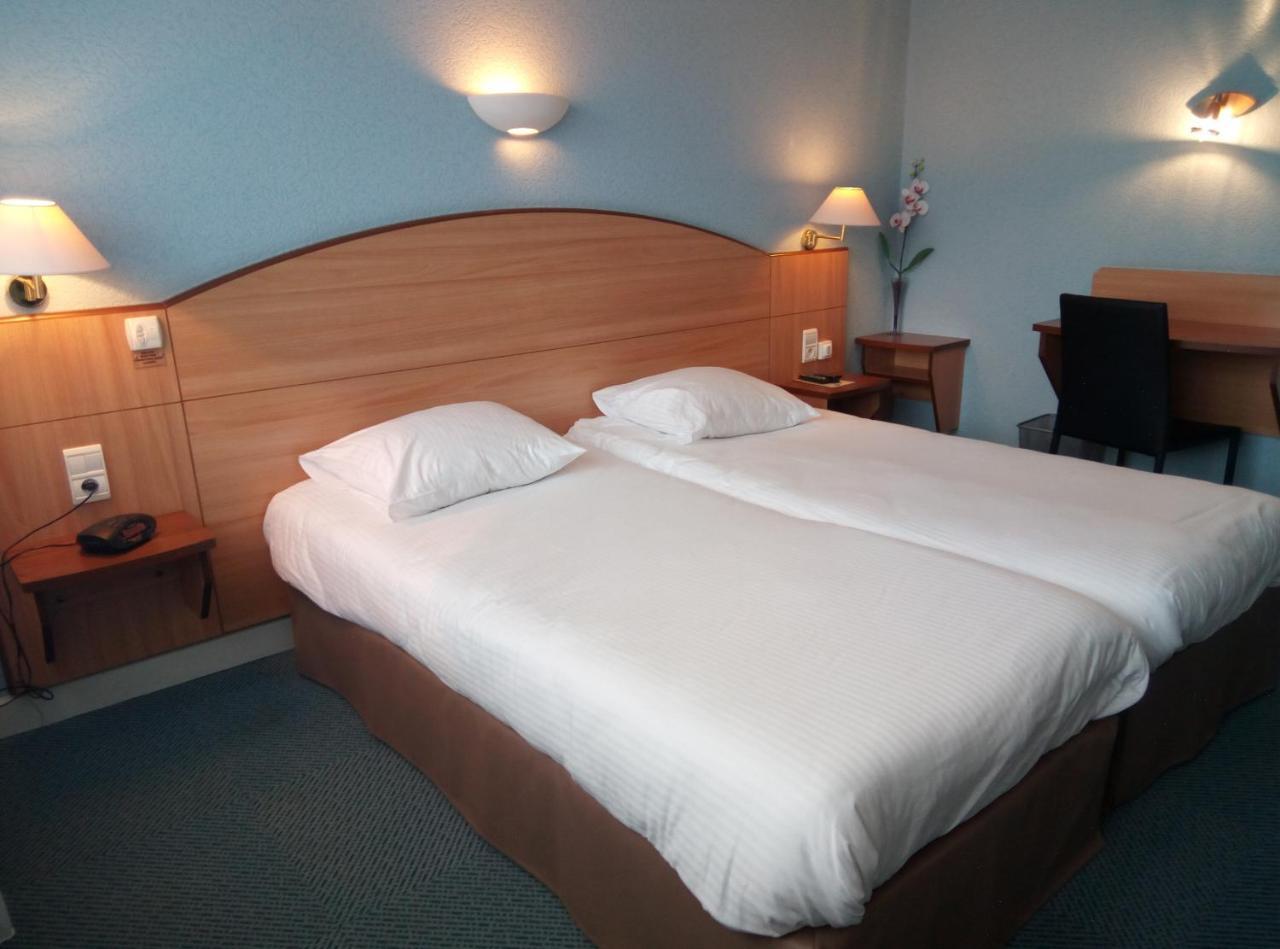 Logis Hotel Maison Carree Restaurant O Carre Dart Méréville 외부 사진