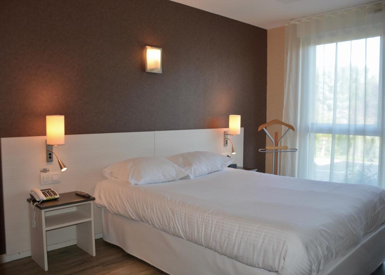 Logis Hotel Maison Carree Restaurant O Carre Dart Méréville 외부 사진