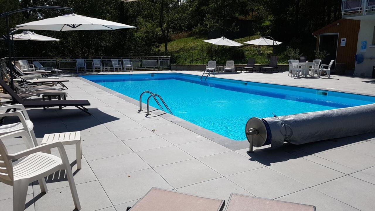 Logis Hotel Maison Carree Restaurant O Carre Dart Méréville 외부 사진