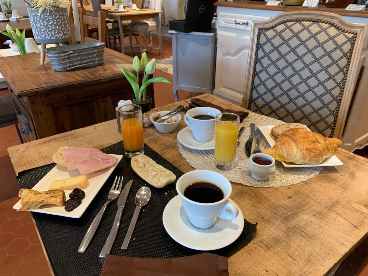 Logis Hotel Maison Carree Restaurant O Carre Dart Méréville 외부 사진